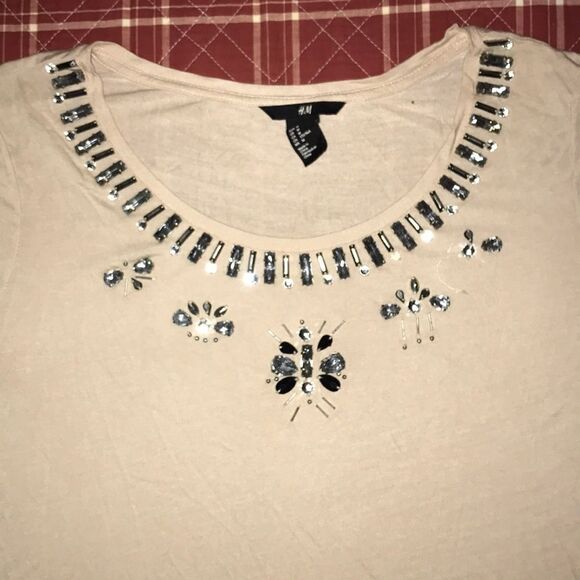🌻H&M Soft blush pink T-shirt with beads - Picture 3 of 8